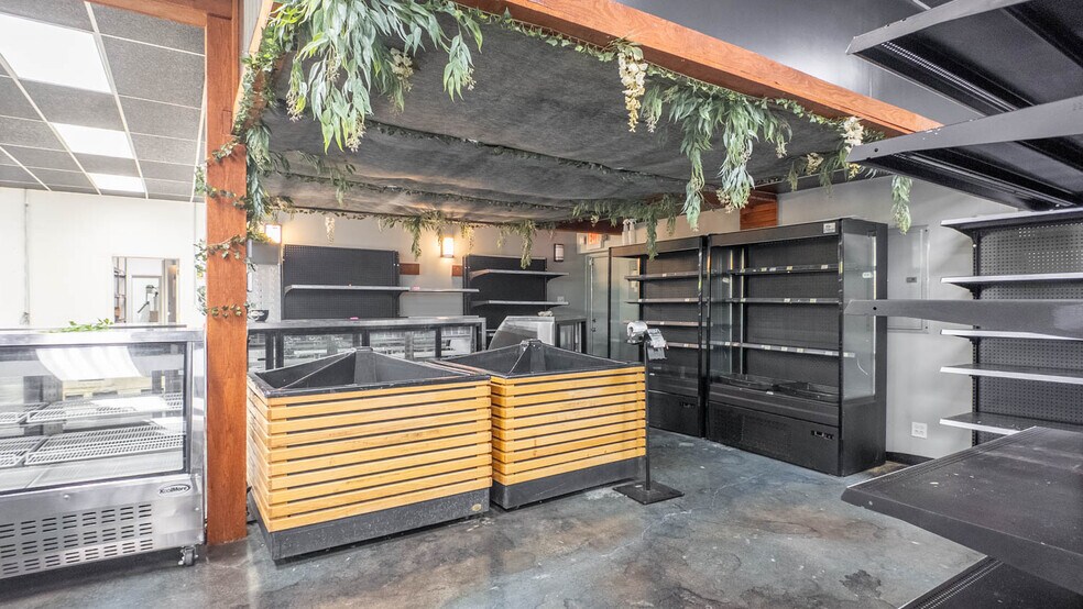 More Photos Of 746 US-63 Hwy, Mammoth Spring General Retail For Sale