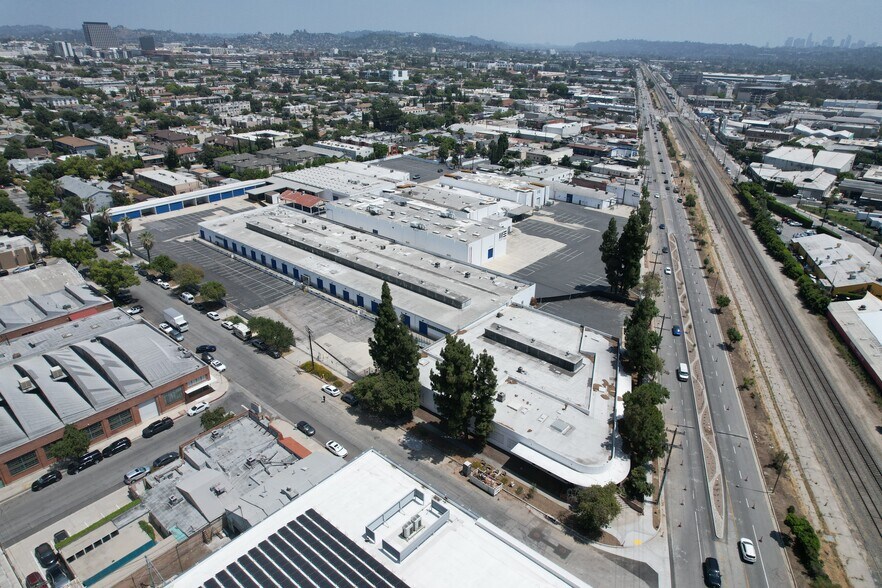 More Photos Of 800 W Milford St, Glendale Warehouse For Lease