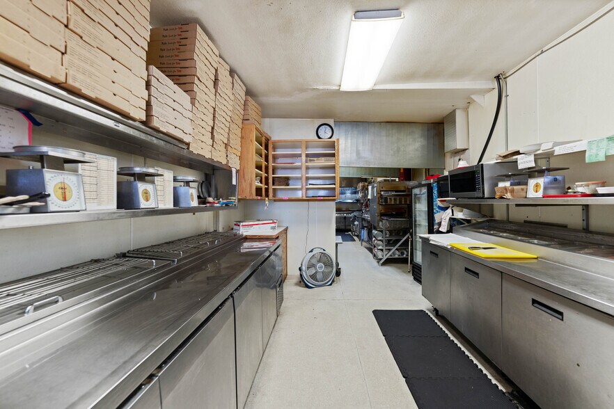 More Photos Of 29 W 1st St, Coquille Restaurant For Sale