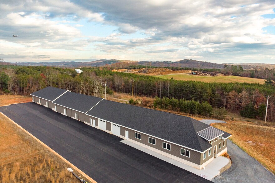 Primary Photo Of 941 Waterlick Rd, Lynchburg Showroom For Lease