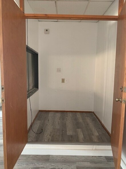 More Photos Of 2706 Samuell Blvd, Dallas Storefront For Lease