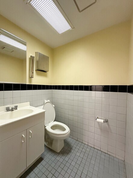 More Photos Of 364-366 97th St, Brooklyn Office Residential For Lease