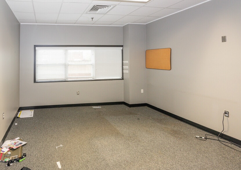 More Photos Of 2001 Windsor Ave, Baltimore Warehouse For Lease