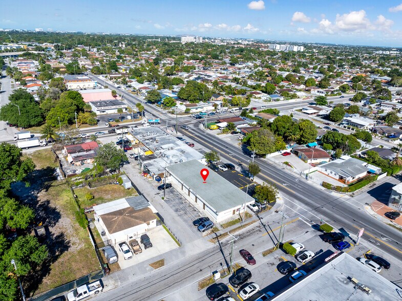 More Photos Of 820 SE 8th St, Hialeah General Retail For Sale