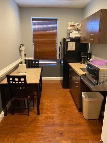 More Photos Of 461 Goffle Rd, Wyckoff Medical For Lease