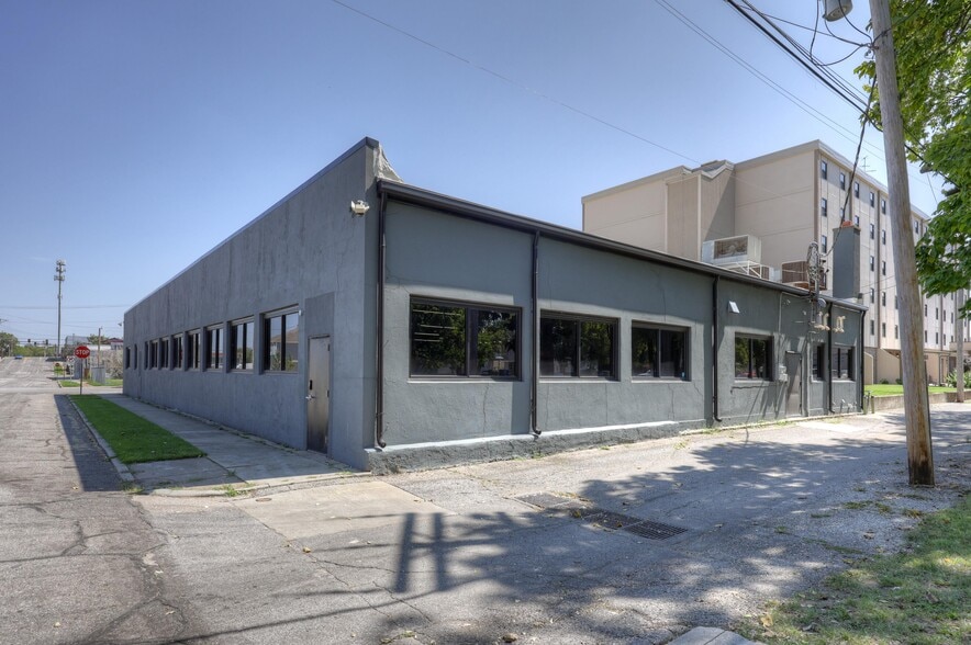 More Photos Of 102 S Wall Ave, Joplin Office For Sale