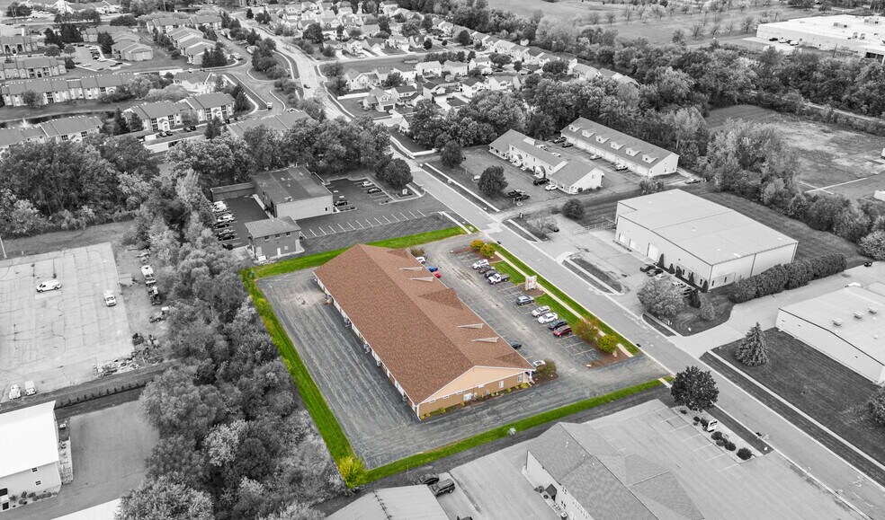 More Photos Of 2502 Beech St, Valparaiso Storefront For Sale