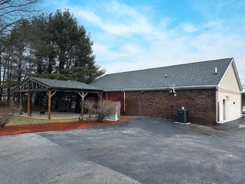 More Photos Of 2 Old Nashua Rd, Londonderry Freestanding For Sale