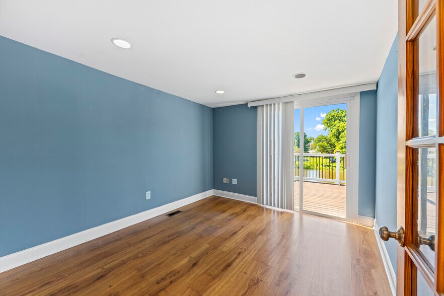 More Photos Of 5 John St, Old Bridge Marina For Sale