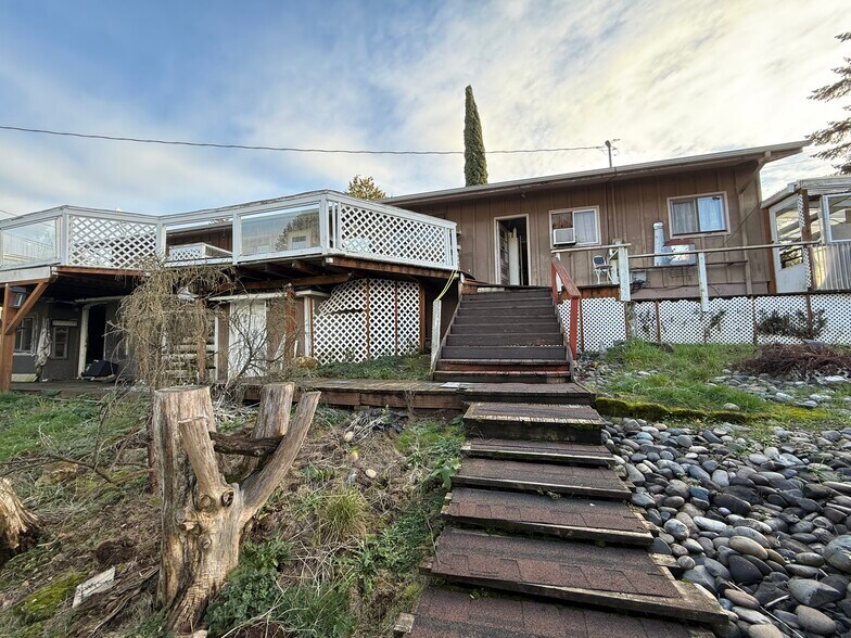 More Photos Of 3935 NE Everett St, Camas Specialty For Sale