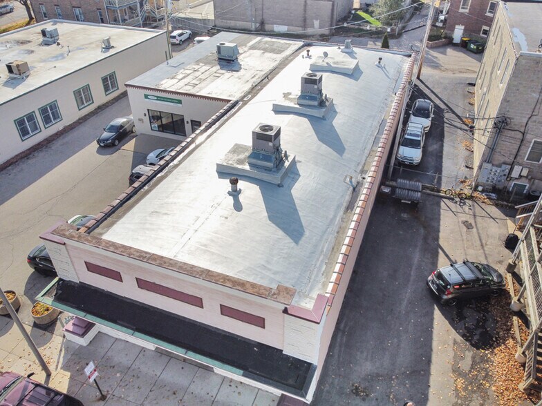 More Photos Of 114-118 E Calhoun St, Woodstock Freestanding For Lease