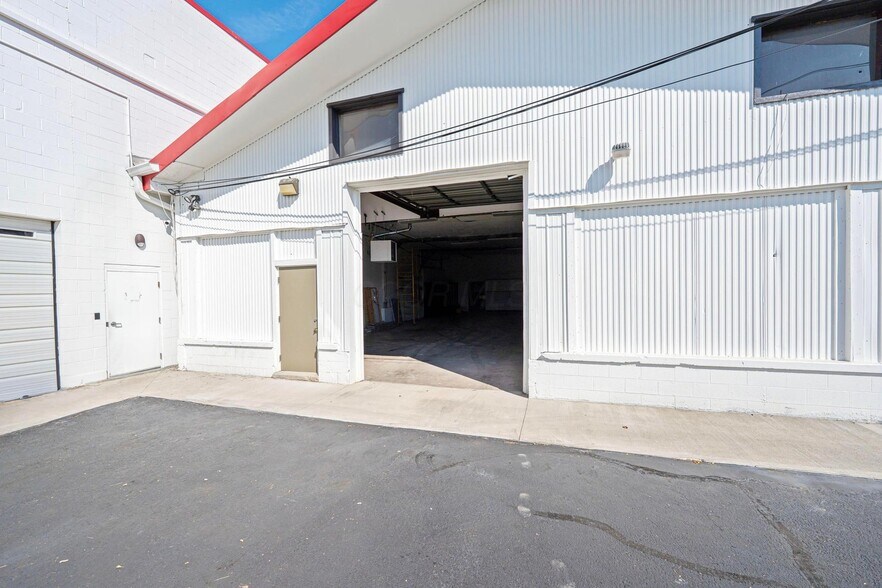 More Photos Of 3895 Sullivant ave, Columbus General Retail For Lease