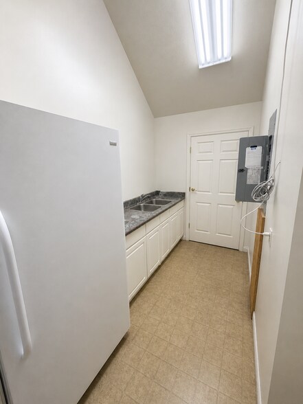 More Photos Of 6943 Monroe, Stockwell Convenience Store For Sale