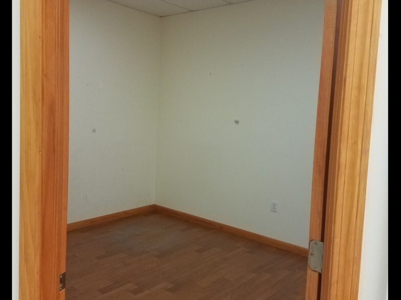 More Photos Of 1260-1268 River St, Hyde Park Storefront For Lease