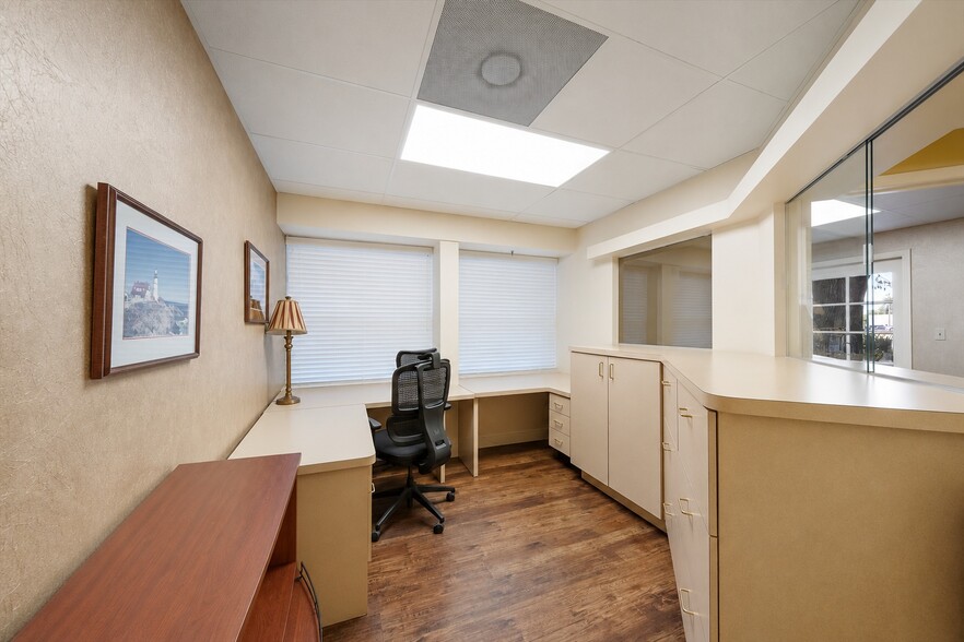 More Photos Of 1521-1525 Tamiami Trl S, Venice Office For Sale