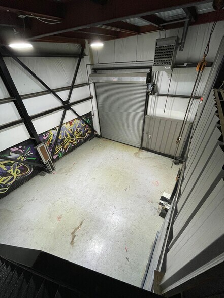 More Photos Of 147 Wayne St, Staten Island Warehouse For Lease