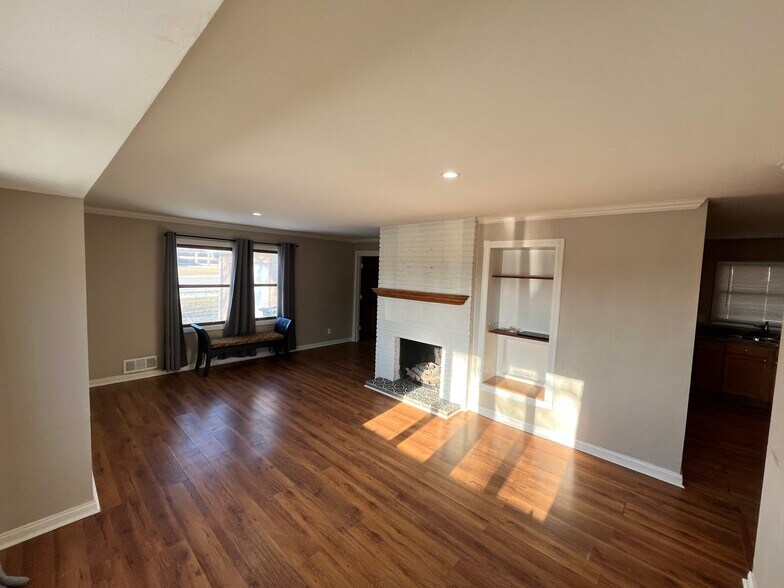 More Photos Of 260 Calumet St, Oswego Office For Sale