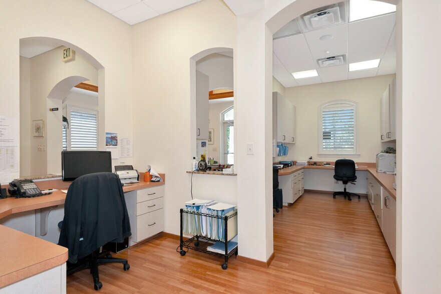 Primary Photo Of 1041 Ridgewood Ave, Venice Medical For Lease
