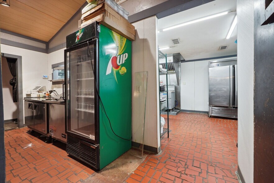 More Photos Of 100 Covered Bridge Rd, Euharlee Restaurant For Sale