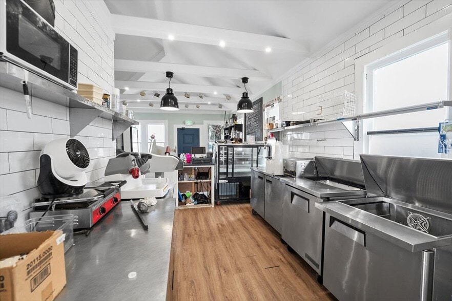 More Photos Of 4 White St, Saint Augustine Storefront For Lease