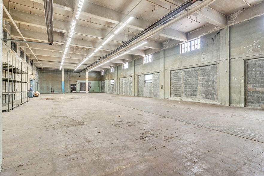 More Photos Of 150 Avenue L, Newark Warehouse For Sale