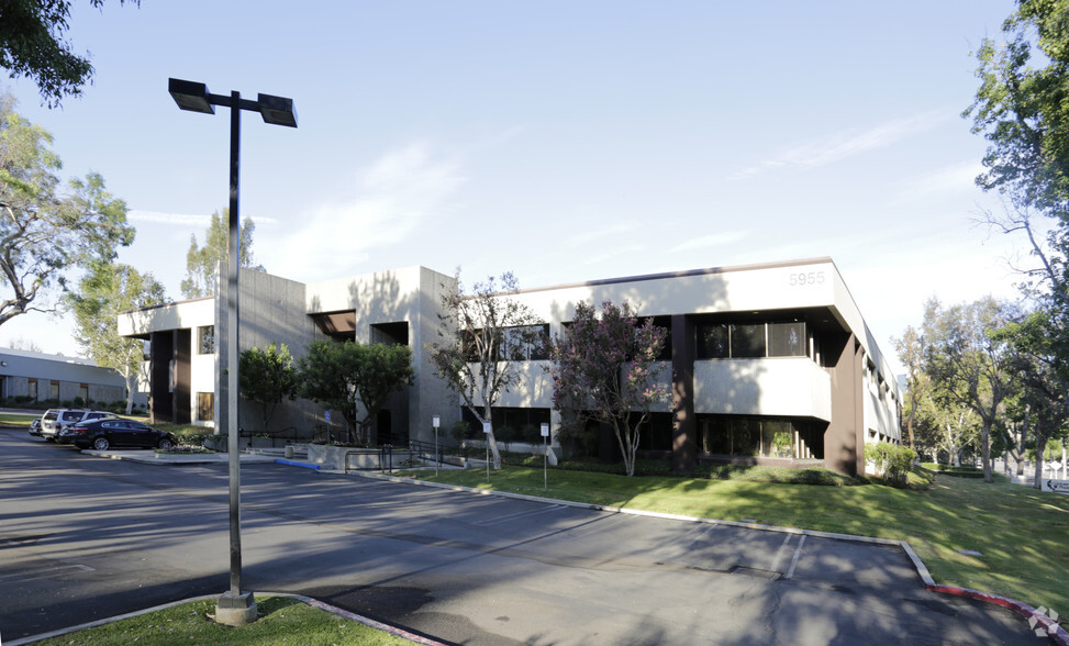 Primary Photo Of 5955 De Soto Ave, Woodland Hills Office For Lease