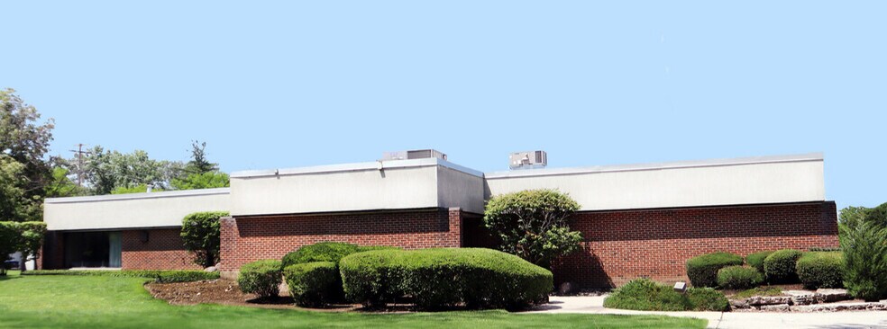 Primary Photo Of 360 Melvin Dr, Northbrook Warehouse For Sale