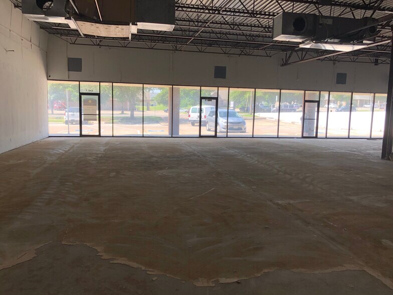 More Photos Of 2301 Central Dr, Bedford Unknown For Lease