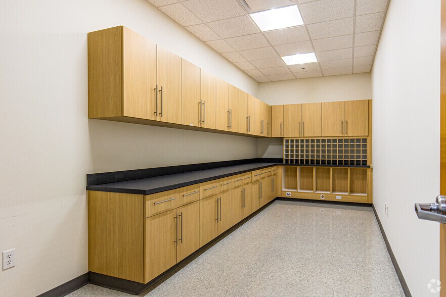 More Photos Of 5475 S Decatur Blvd, Las Vegas Research And Development For Lease