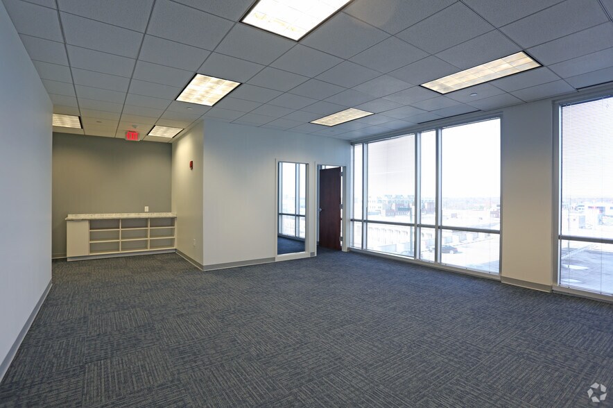 More Photos Of 1 W Fourth St, Winston-Salem Office For Lease
