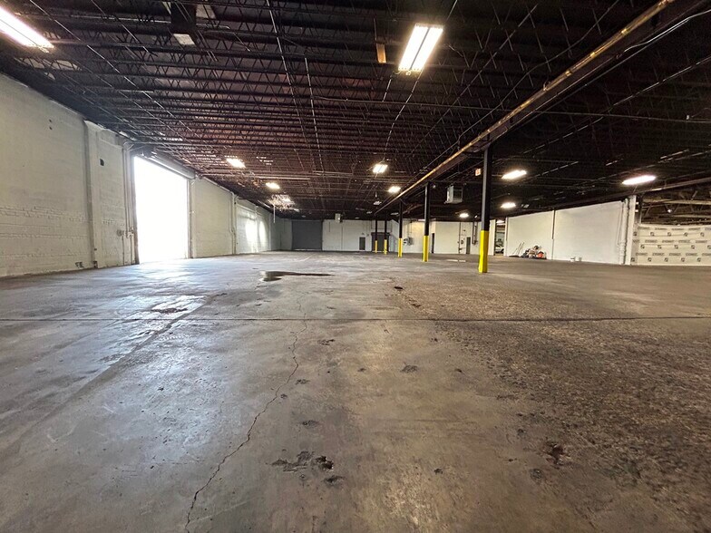 More Photos Of 2950 N Western Ave, Chicago Manufacturing For Lease