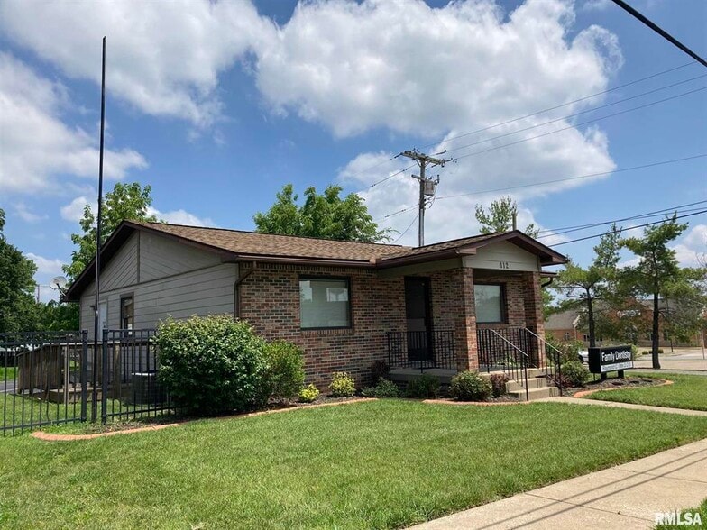 More Photos Of 112 Main, Goreville Healthcare For Sale