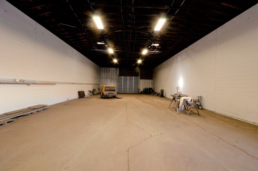 More Photos Of 222 N Market St, Petersburg Warehouse For Sale