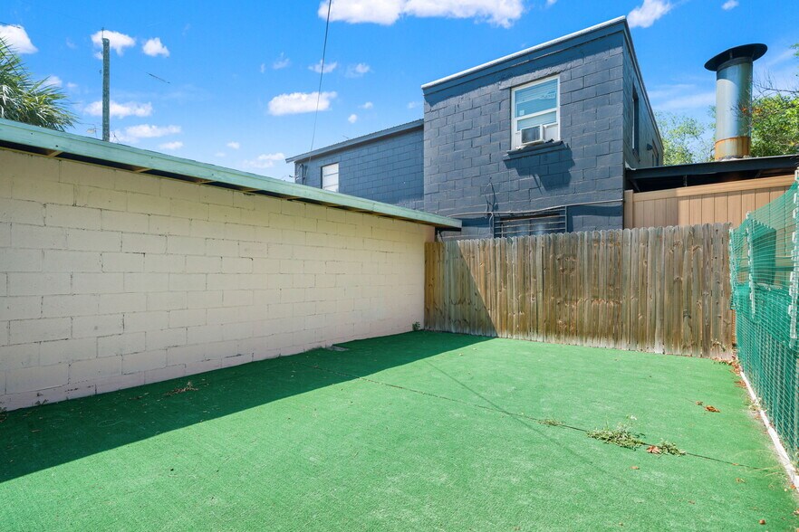 More Photos Of 6603 N Florida Ave, Tampa Veterinarian Kennel For Lease