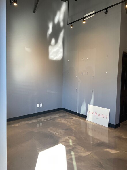 More Photos Of 2231 NW Broad St, Murfreesboro Showroom For Lease