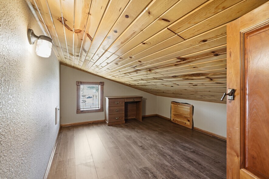 More Photos Of 1100 Mount Rushmore Rd, Custer Flex For Sale