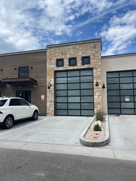 Primary Photo Of 4554 Forestdale Dr, Park City Showroom For Lease