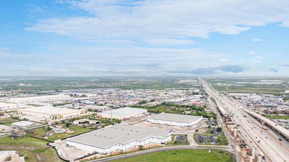 More Photos Of 5411 IH-10, San Antonio Warehouse For Lease
