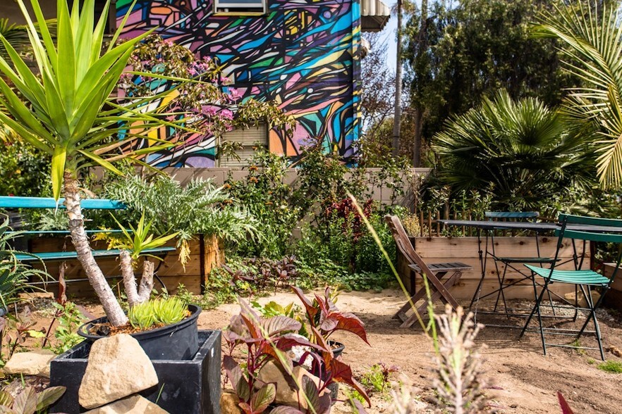 More Photos Of 305 Rose Ave, Venice Religious Facility For Sale