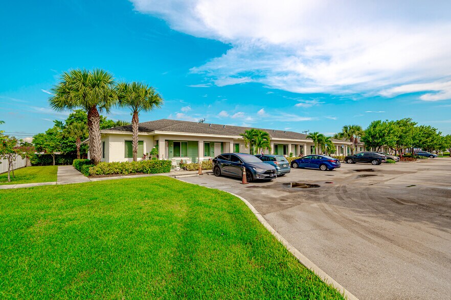 More Photos Of 20690 NW 27th Ave, Miami Gardens Multifamily For Sale