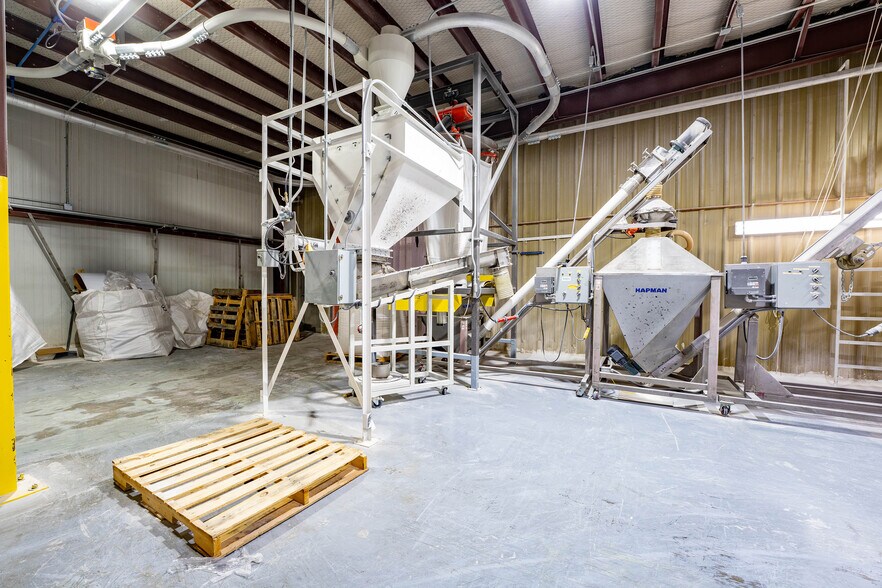 More Photos Of 225 Lawton Ave, Hereford Manufacturing For Sale