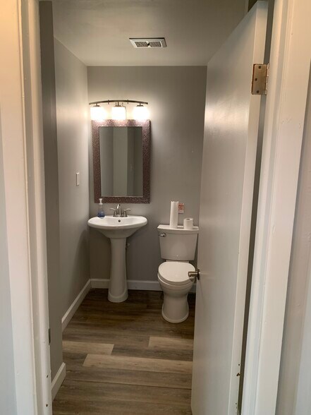 More Photos Of 2110 Maywill St, Richmond Light Distribution For Lease