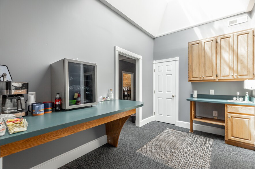 More Photos Of 111 E 8th St, Chattanooga Office For Sale