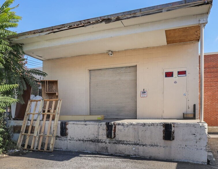 More Photos Of 175 SE Baseline St, Hillsboro Showroom For Sale