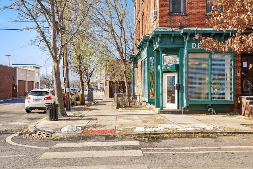 More Photos Of 273 Monmouth St, Jersey City Medical For Sale