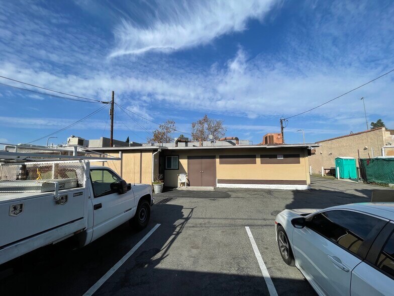 More Photos Of 1854 W 17th St, Santa Ana Freestanding For Sale