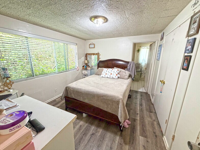 More Photos Of 2019 Bath St, Santa Barbara Apartments For Sale