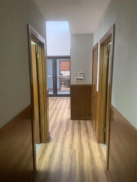 More Photos Of 209 S Pioneer Dr, Abilene Flex For Lease