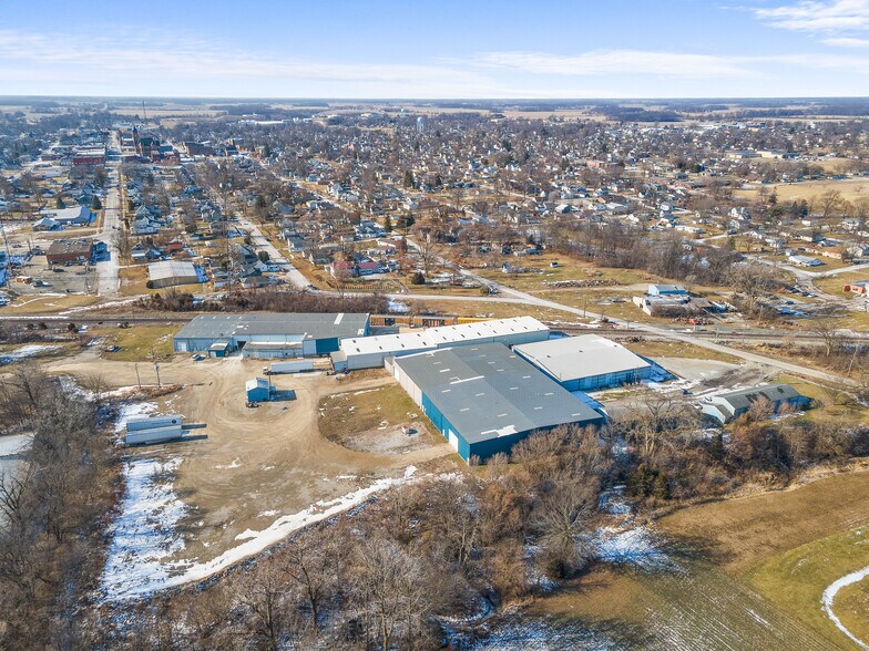 More Photos Of 908-918 E Franklin St, Hartford City Manufacturing For Sale