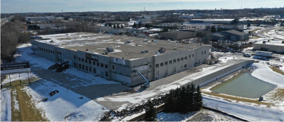 More Photos Of W226N918 Northmound Dr, Pewaukee Manufacturing For Lease